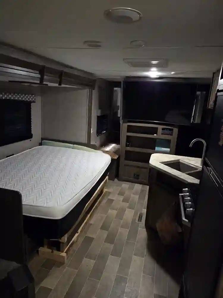 Clean Quiet Cozy Camper