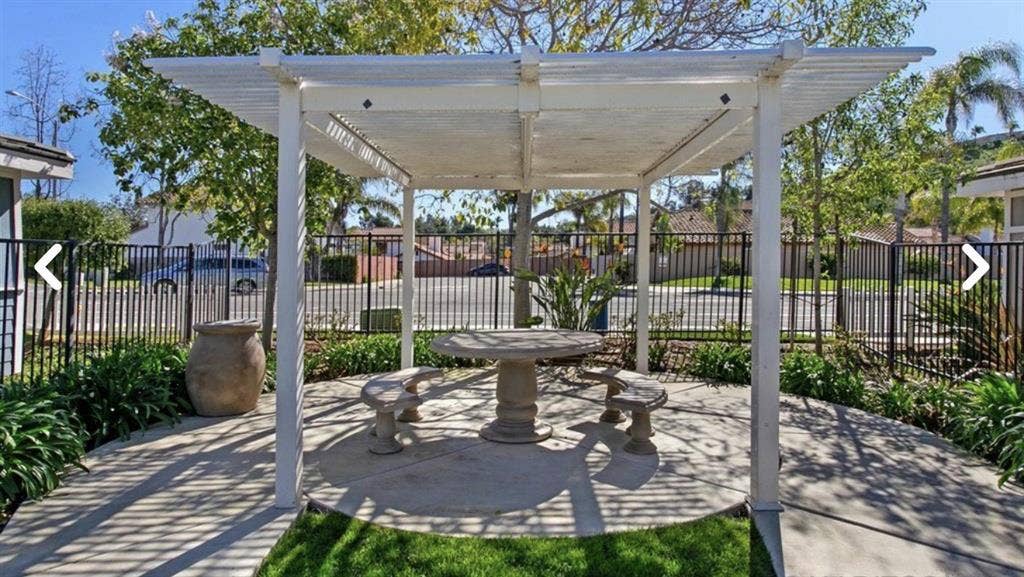 2 bedroom avail w/ private bath