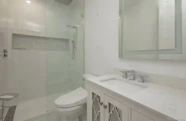 1 Bed 1 bath apt basement