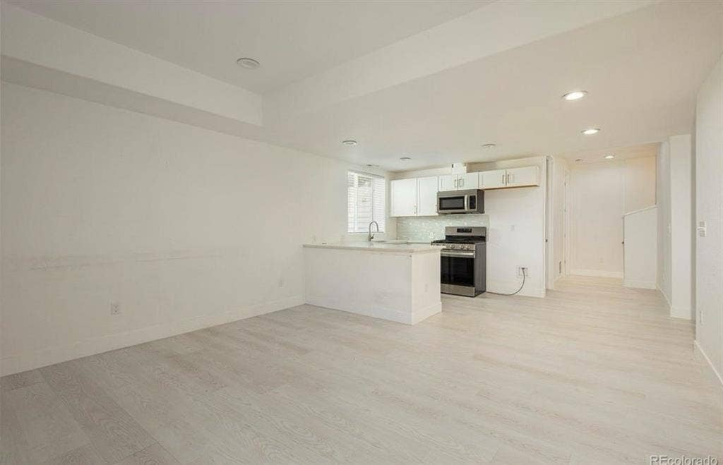1 Bed 1 bath apt basement