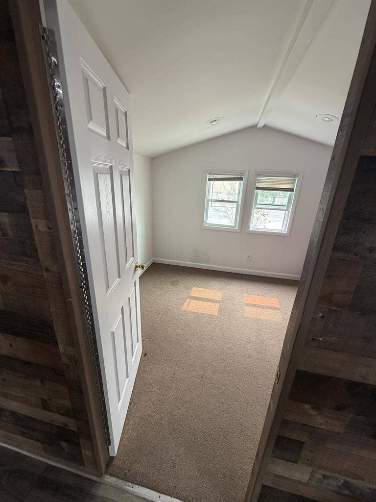 Nice 2 bedroom, kitchen & living