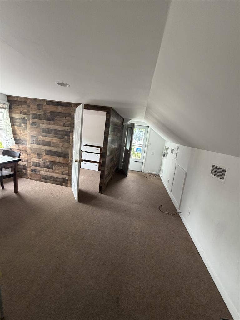 Nice 2 bedroom, kitchen & living