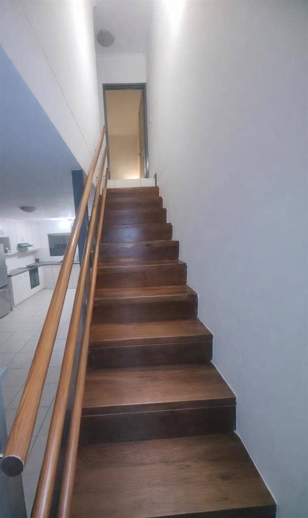 Urgent Flat to share in Protea Heig