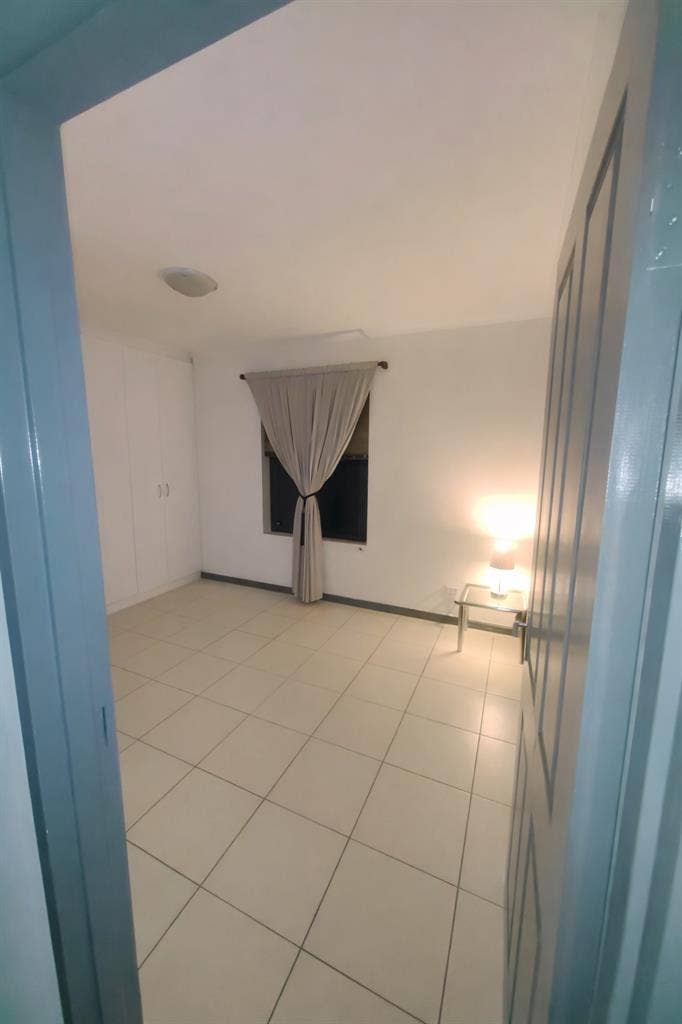 Urgent Flat to share in Protea Heig