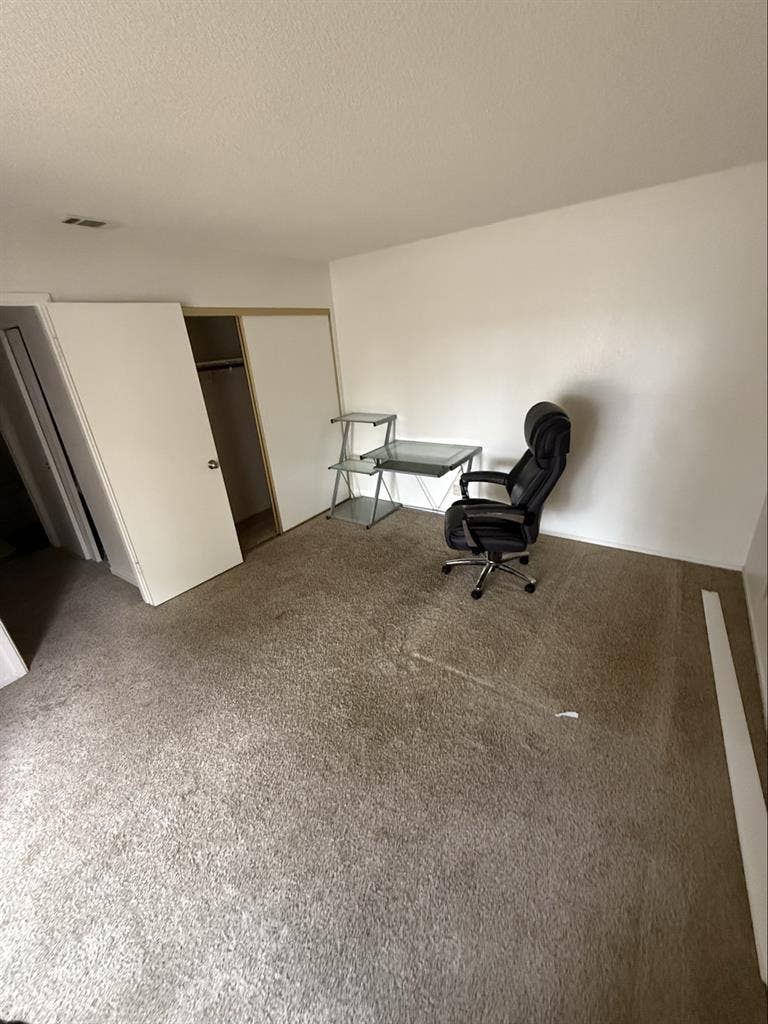 Room/ studio