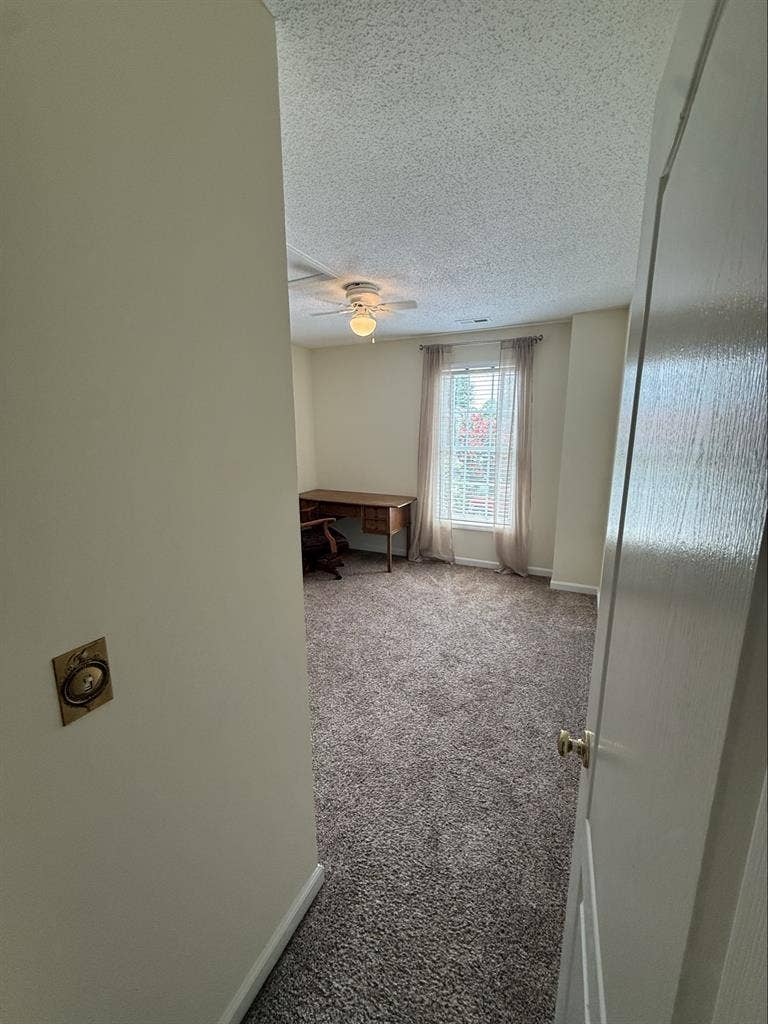 Private Bedroom in NW Raleigh