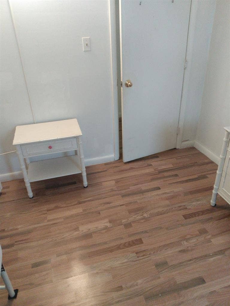 ROOM in SHARED House MATURE LADIES
