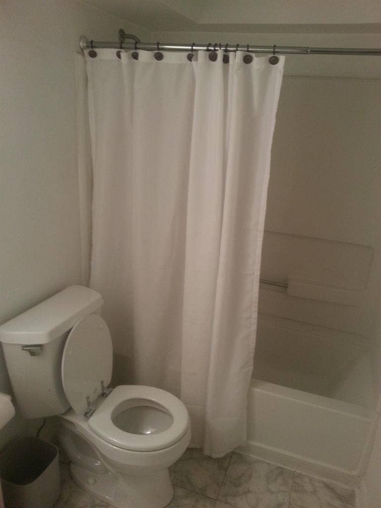 ROOM in SHARED House MATURE LADIES