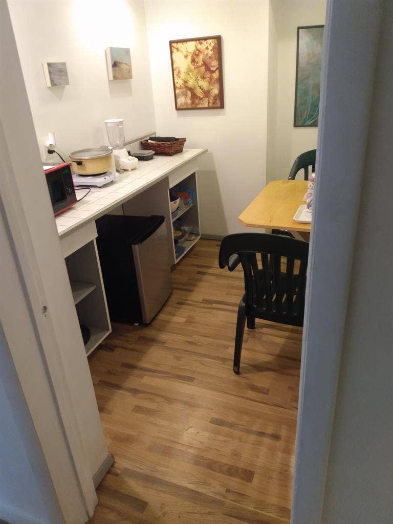 ROOM in SHARED House MATURE LADIES
