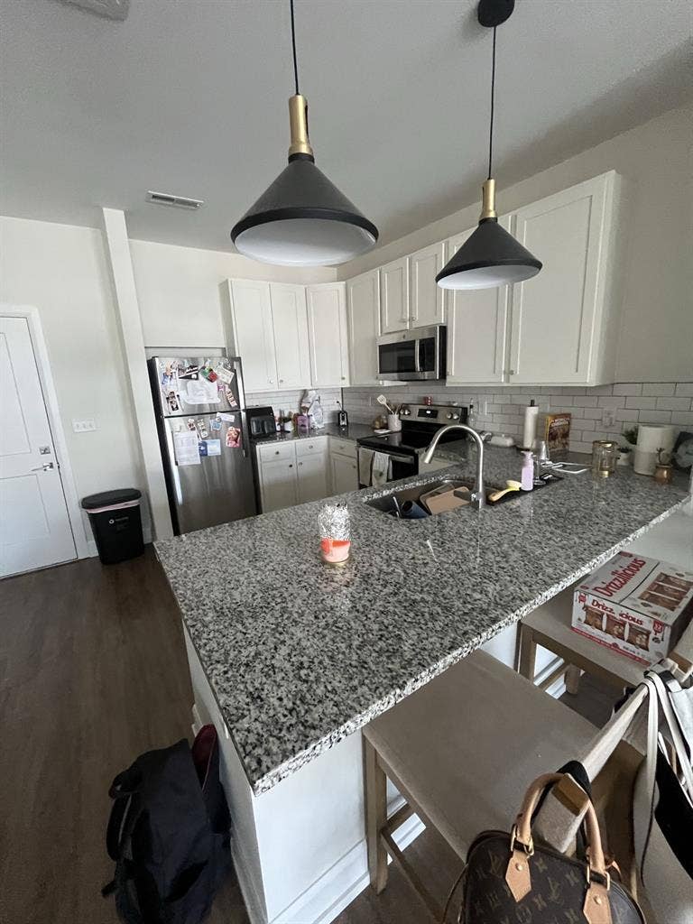 Looking for a roommate!