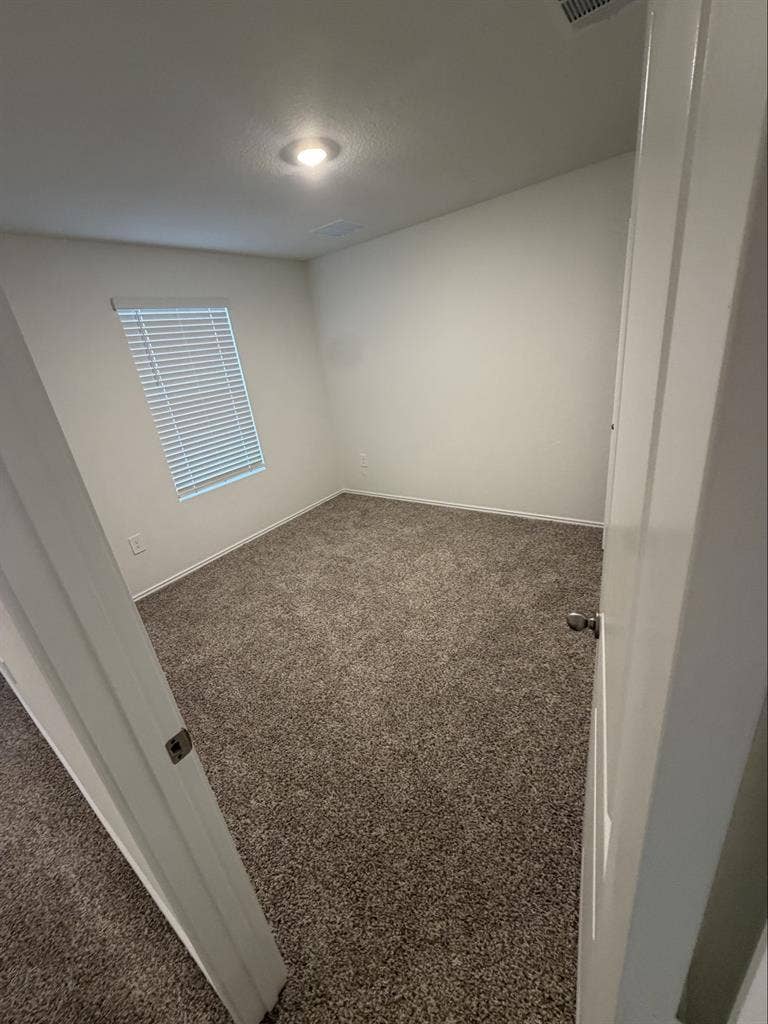 Move-In Ready & Utilities included