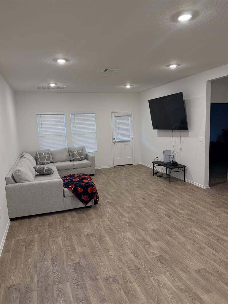Move-In Ready & Utilities included