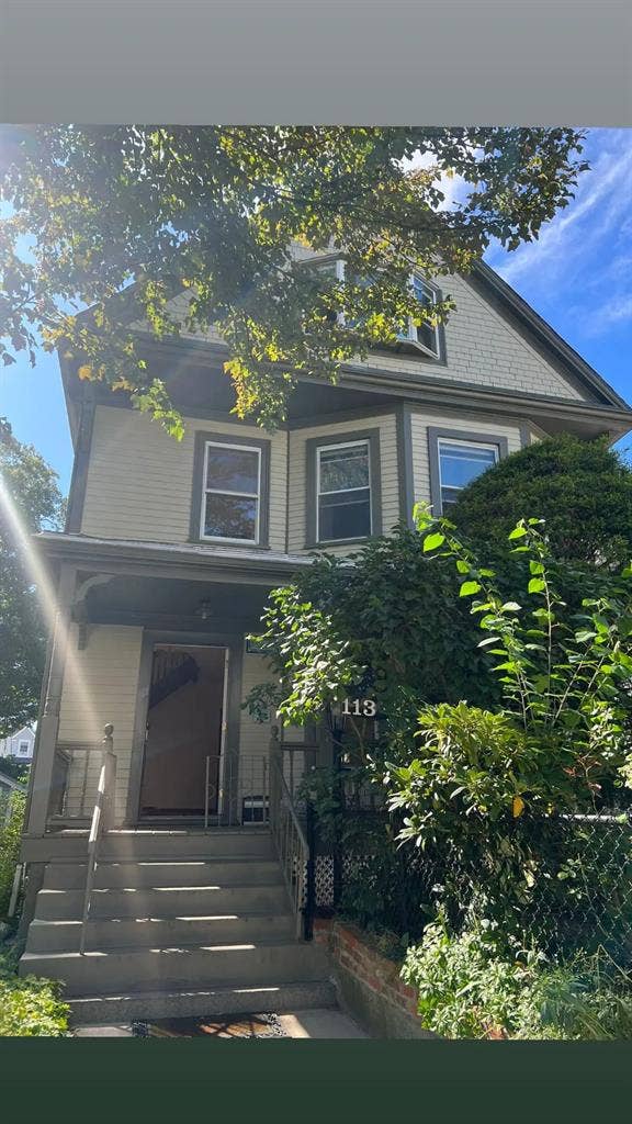 Large, spacious room available