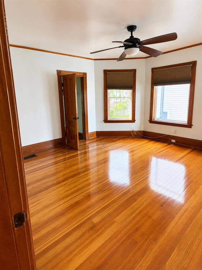 Large, spacious room available