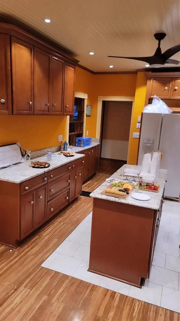 Large, spacious room available