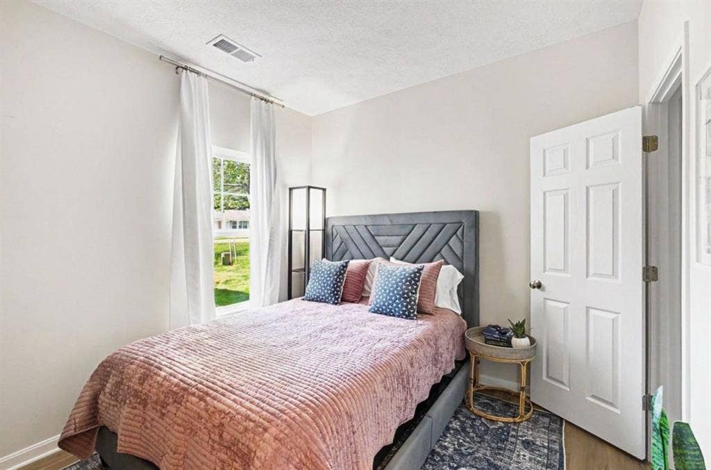 2 beds & 2 baths l 1,105 sqft
