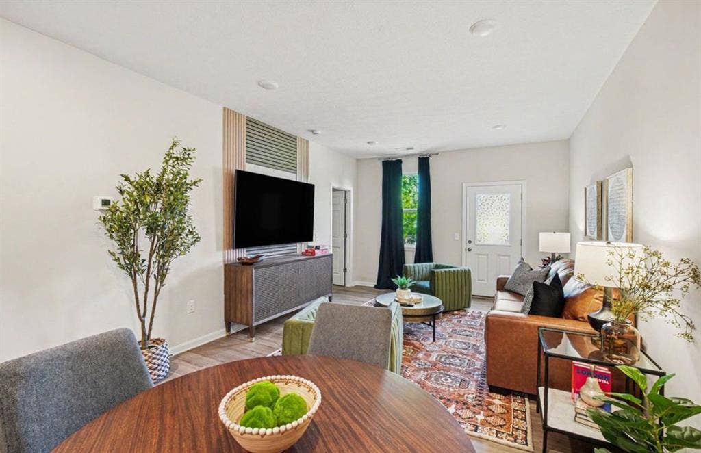 2 beds & 2 baths l 1,105 sqft