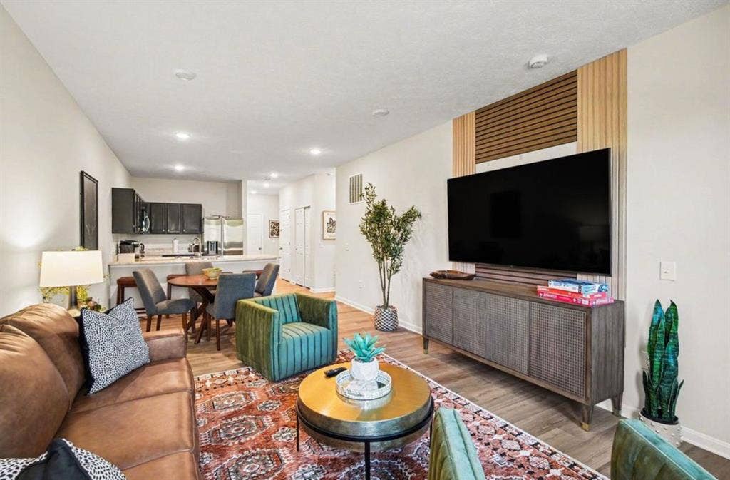 2 beds & 2 baths l 1,105 sqft