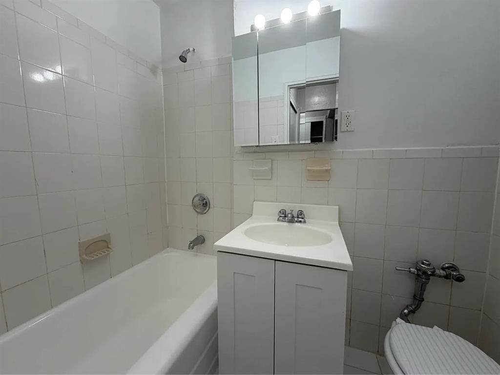 🏡 Spacious 1-Bedroom Apt For Rent