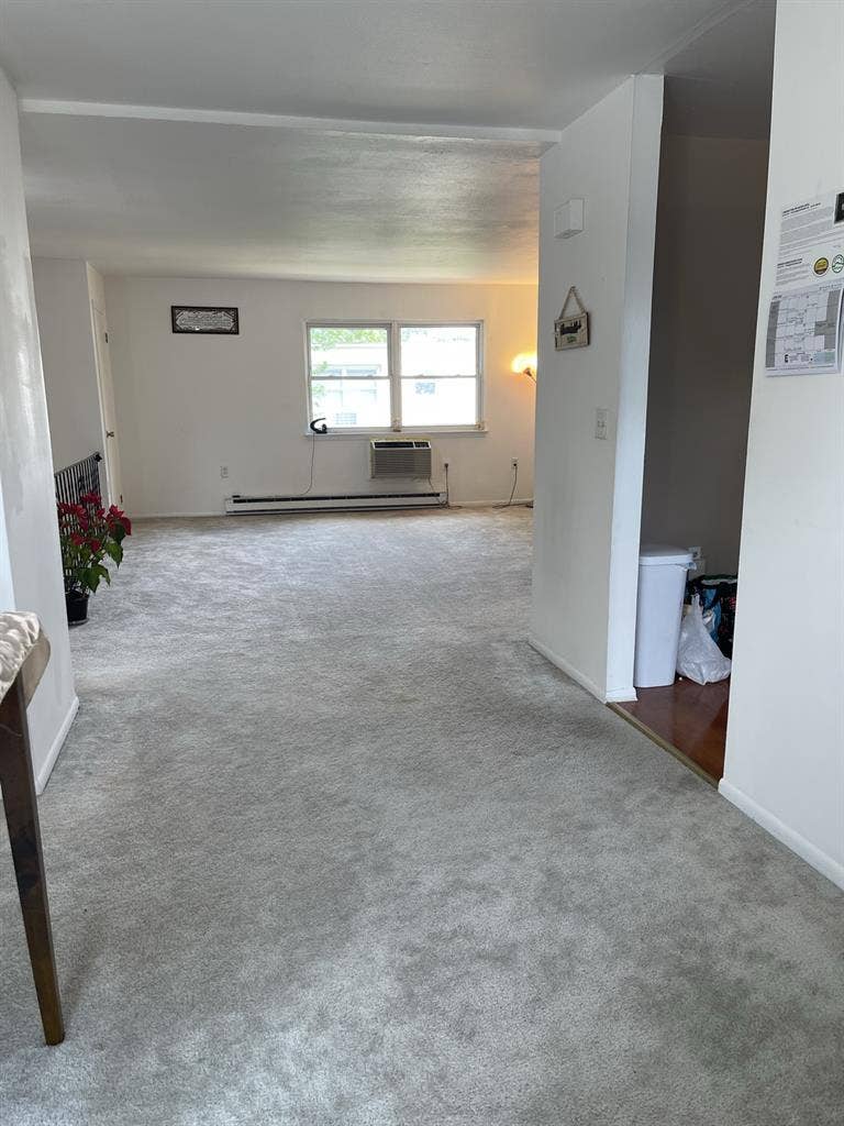 Spacious Apt minutes from the beach