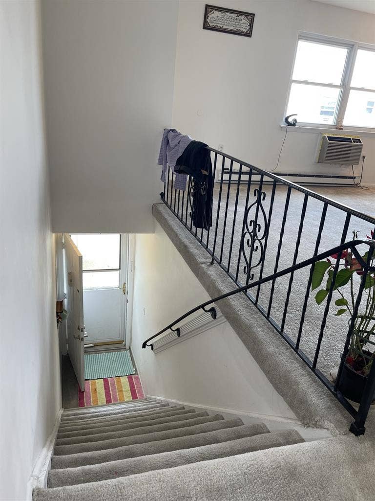 Spacious Apt minutes from the beach