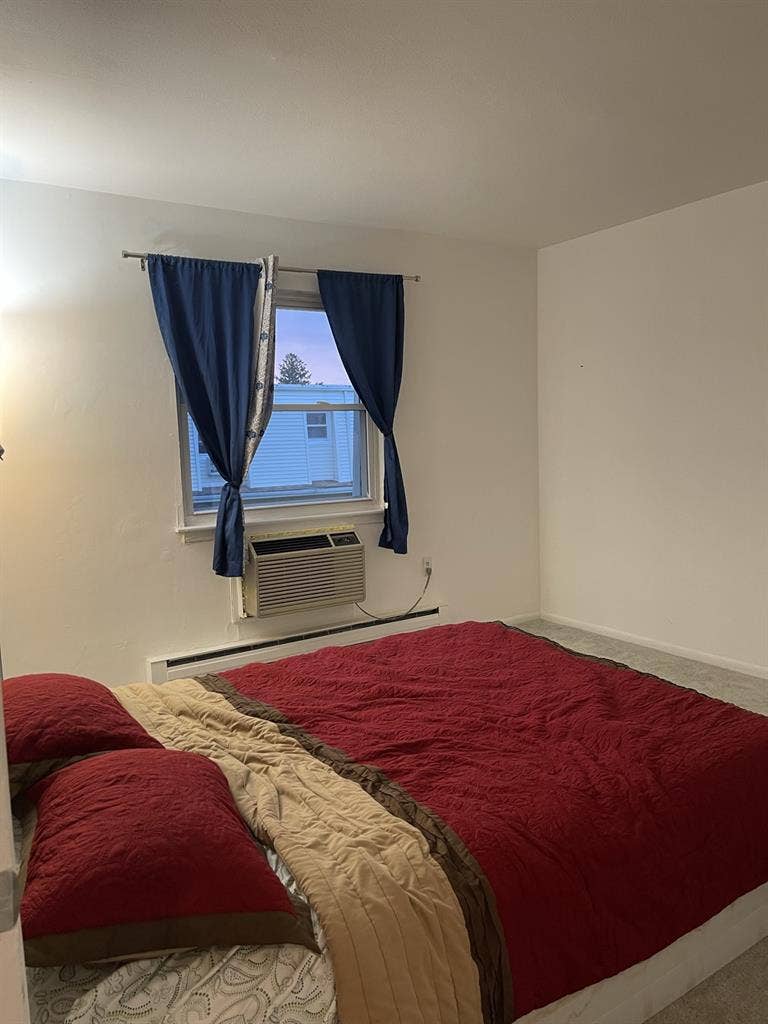 Spacious Apt minutes from the beach