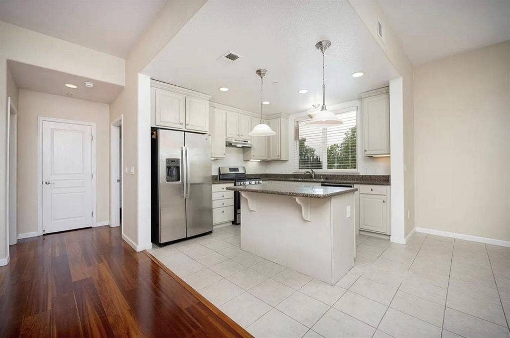 Looking for Roomate or Couple!