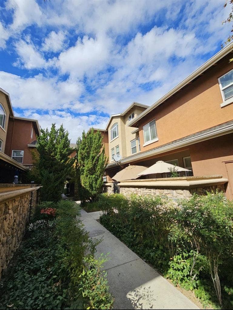 Looking for Roomate or Couple!