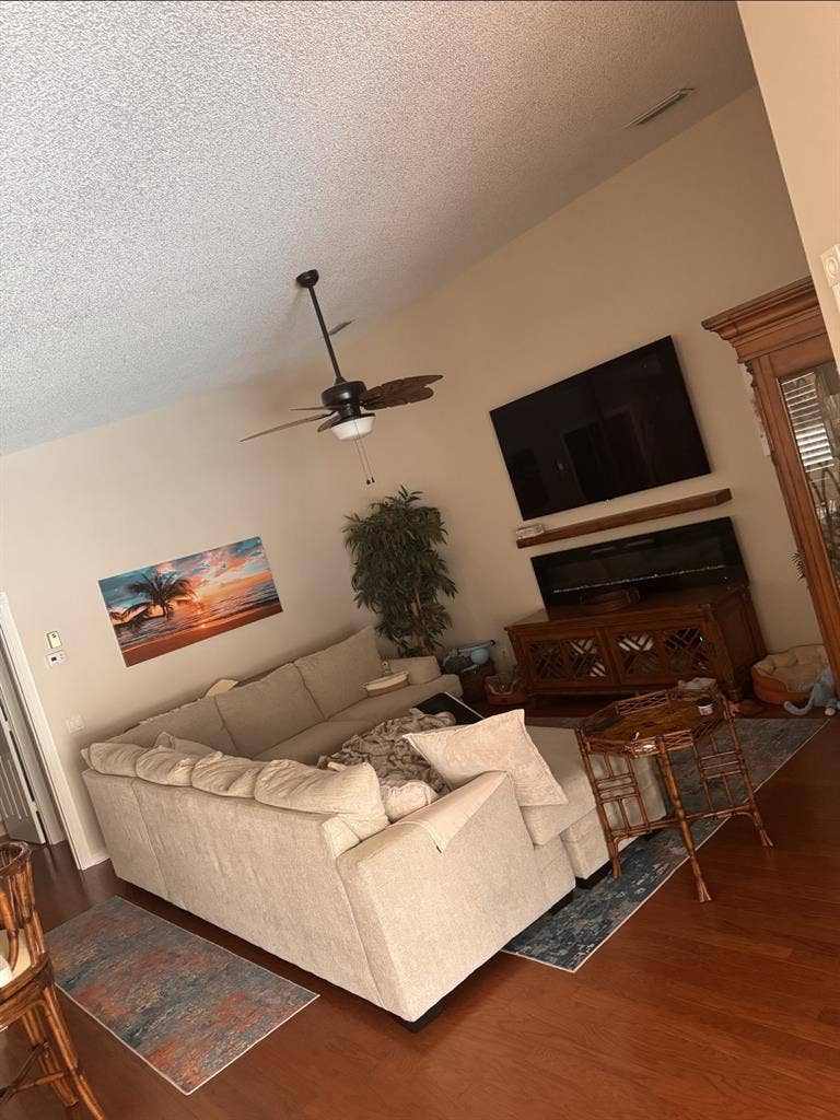 Furnished en suite available