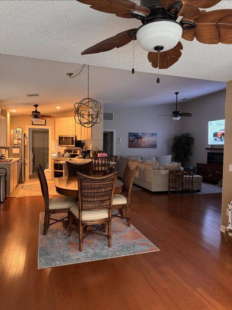 Furnished en suite available