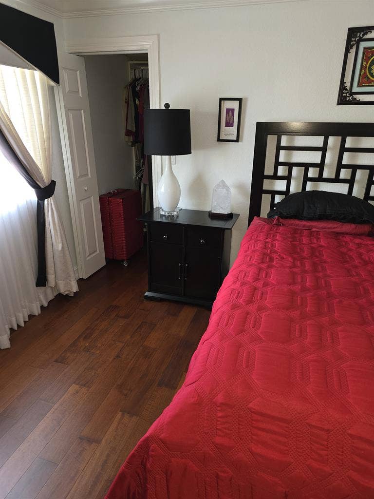 Lakefront Room w/Private Bath/gated