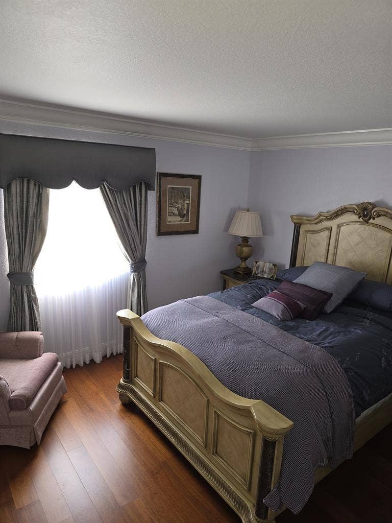 Lakefront Room w/Private Bath/gated