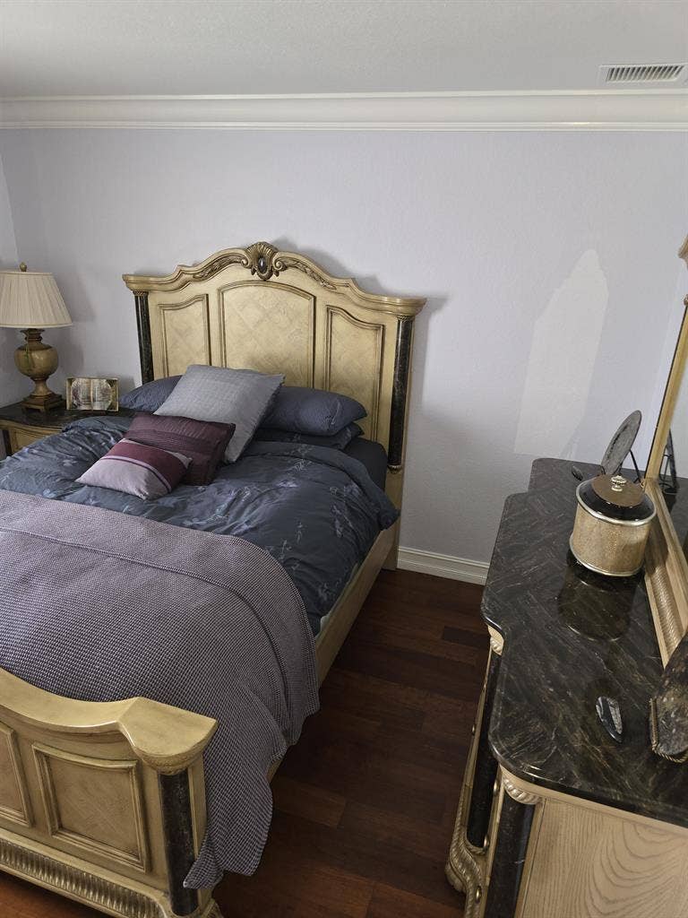 Lakefront Room w/Private Bath/gated