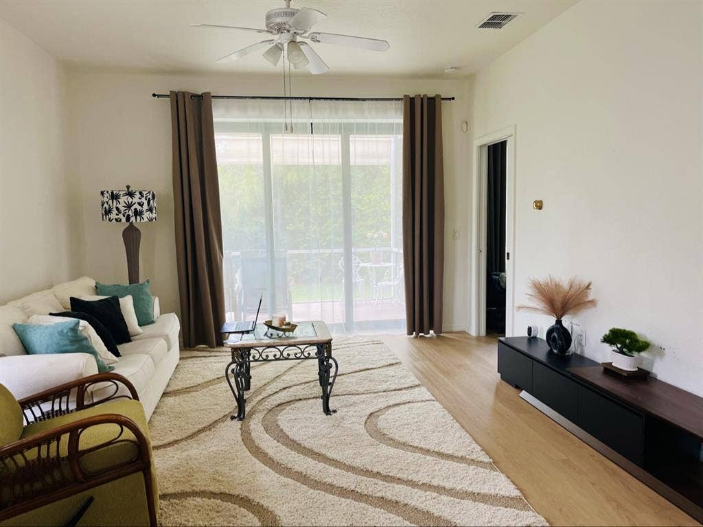 Room in a townhome- Berkshire Lakes