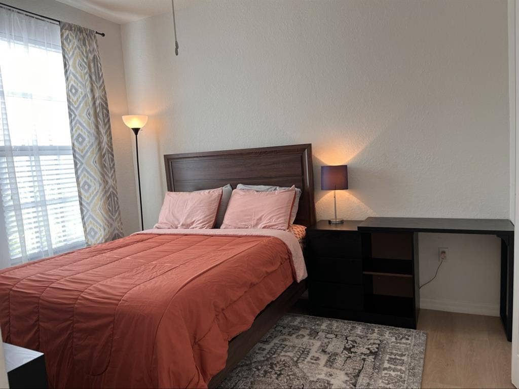 Room in a townhome- Berkshire Lakes