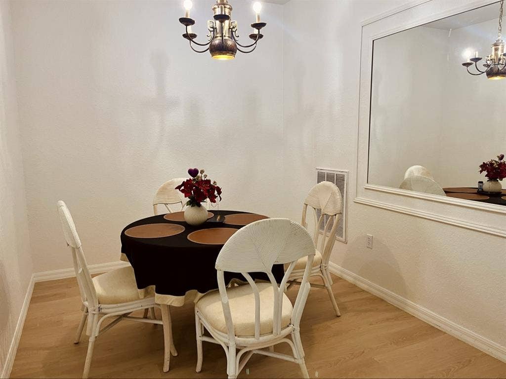 Room in a townhome- Berkshire Lakes