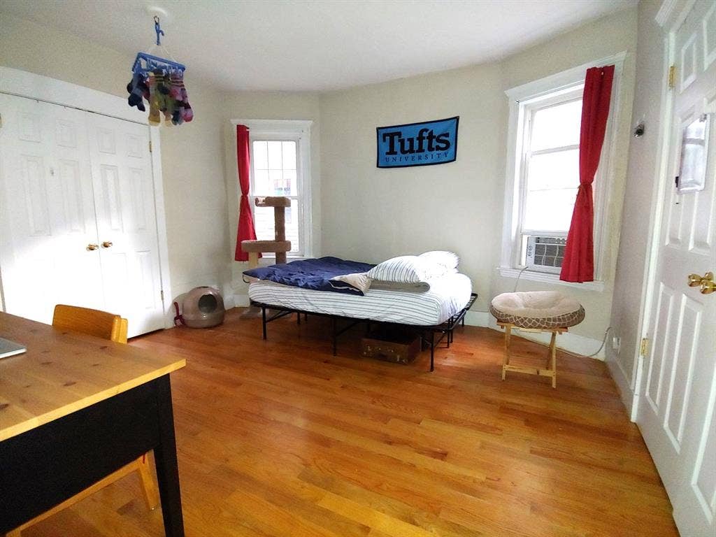 Rooms near Red Line and UMASS