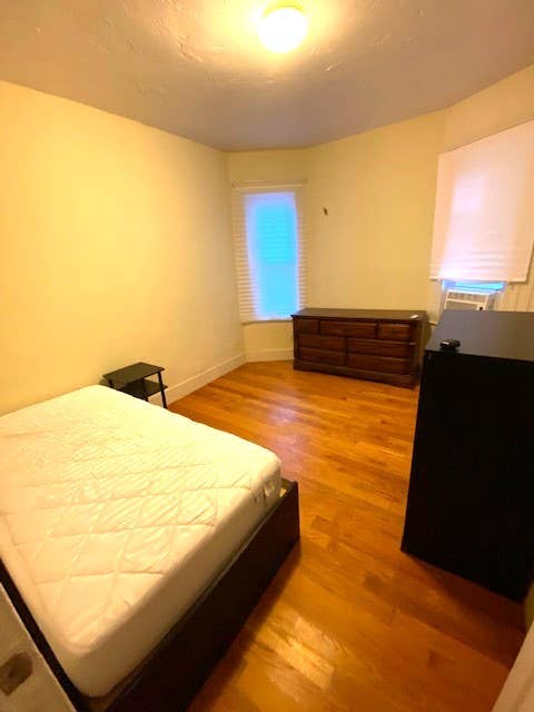 Rooms near Red Line and UMASS