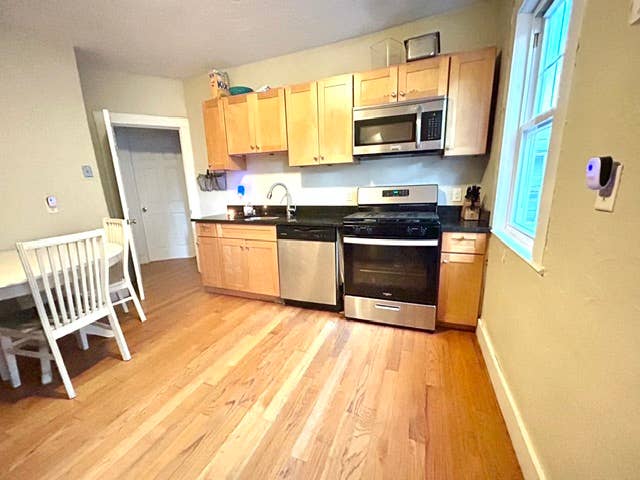 Rooms near Red Line and UMASS