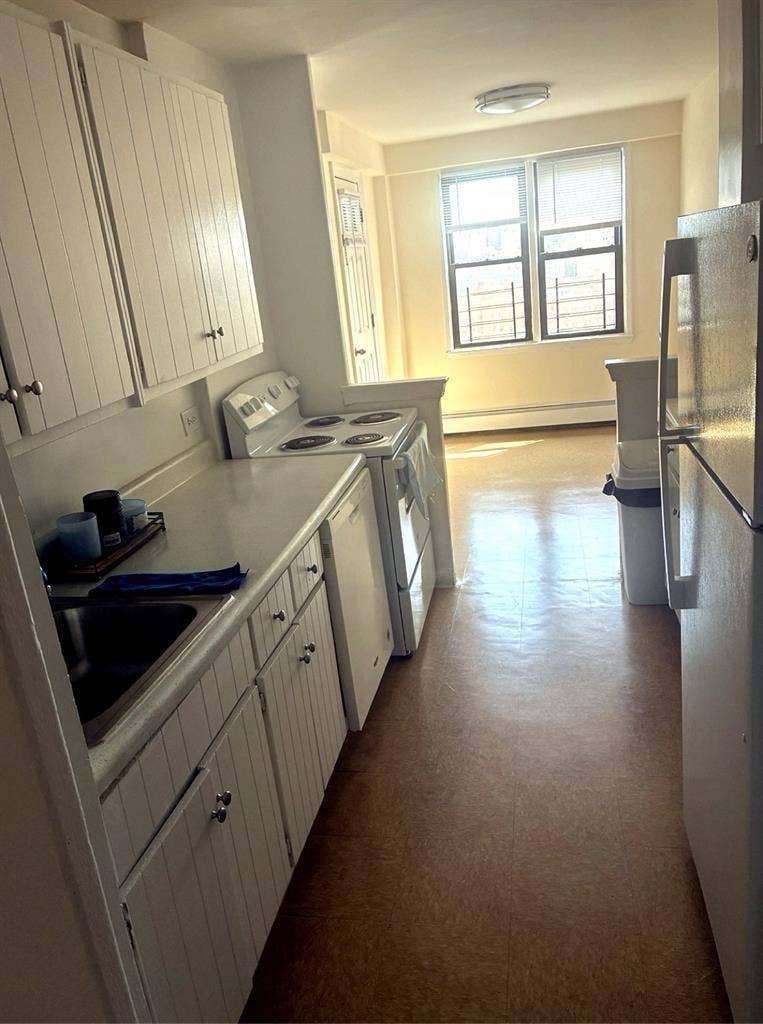 🏡 Modern Room in LeFrak City