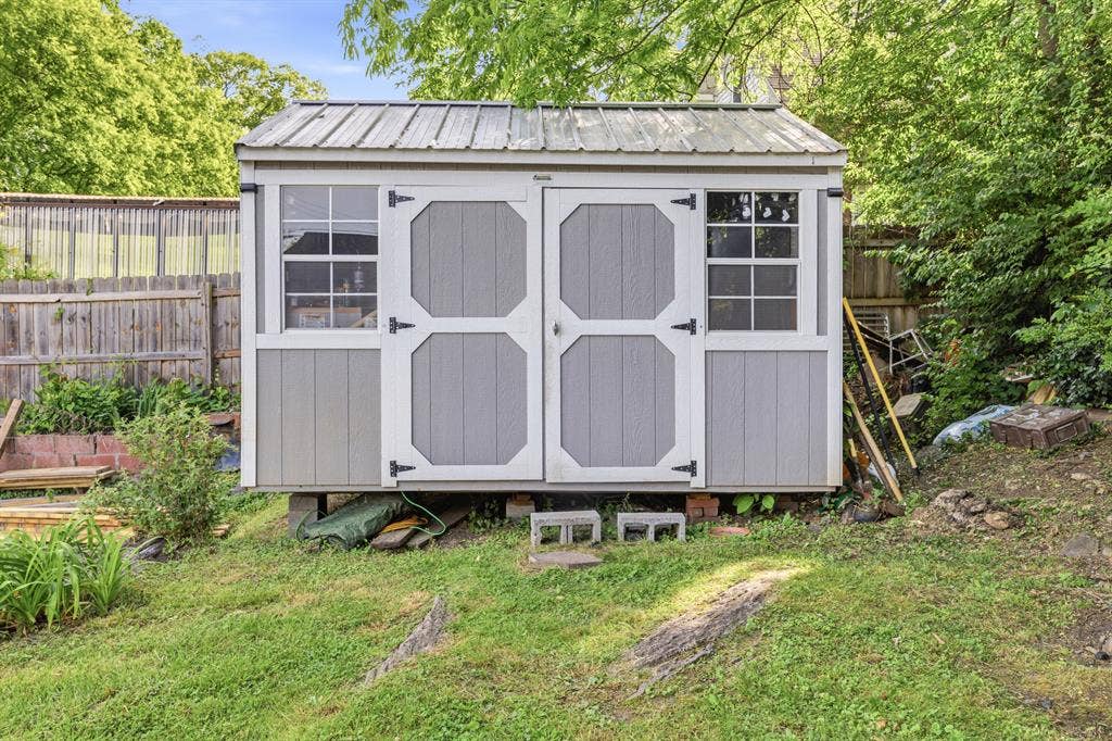 South Knoxville Garden Oasis