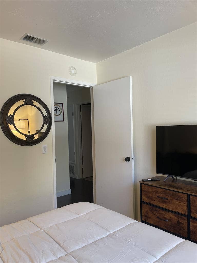 Cozy room in lovely townhouse!