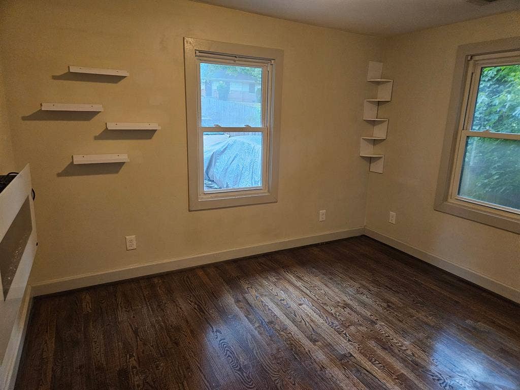 UNFURNISHED PRIVATE ROOMS FOR RENT!