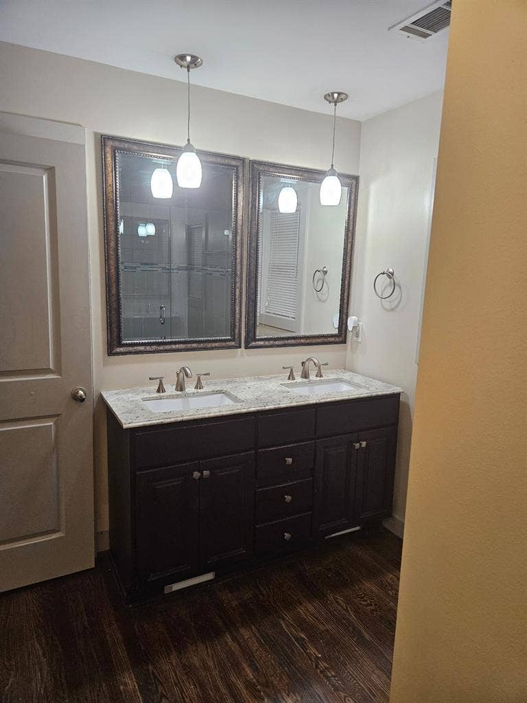 UNFURNISHED PRIVATE ROOMS FOR RENT!