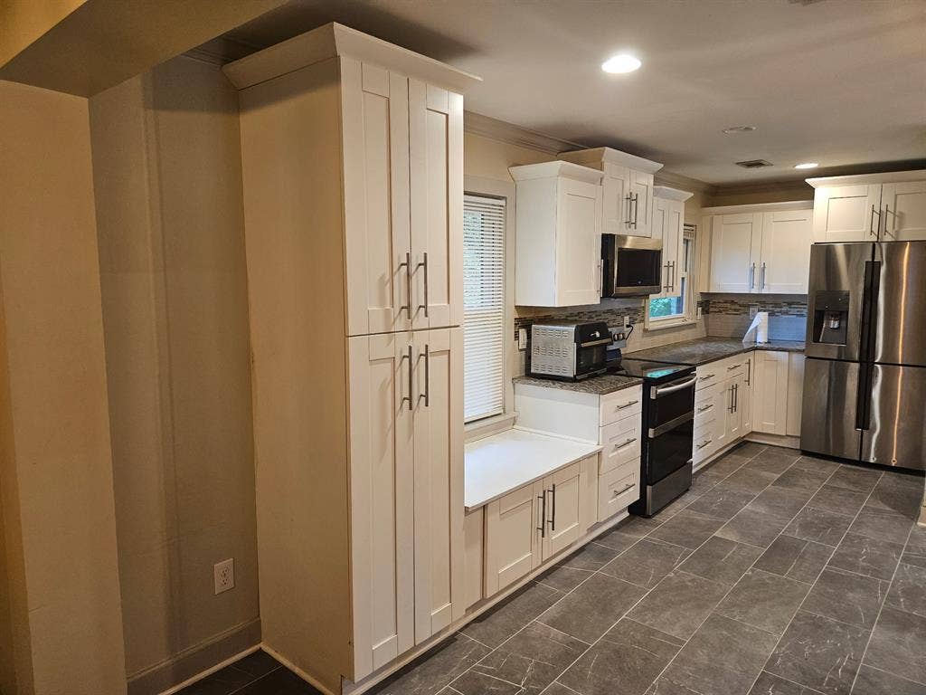 UNFURNISHED PRIVATE ROOMS FOR RENT!