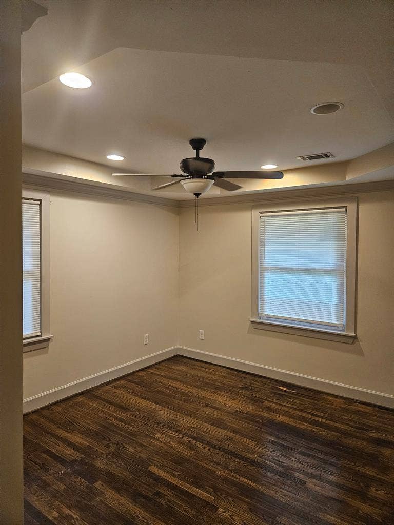 UNFURNISHED PRIVATE ROOMS FOR RENT!