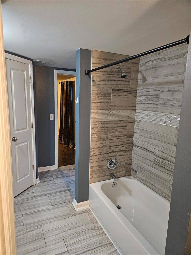 UNFURNISHED PRIVATE ROOMS FOR RENT!