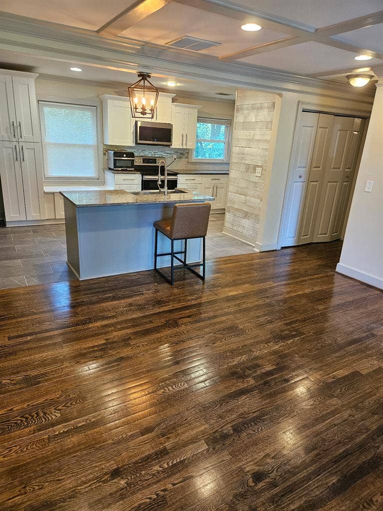 UNFURNISHED PRIVATE ROOMS FOR RENT!