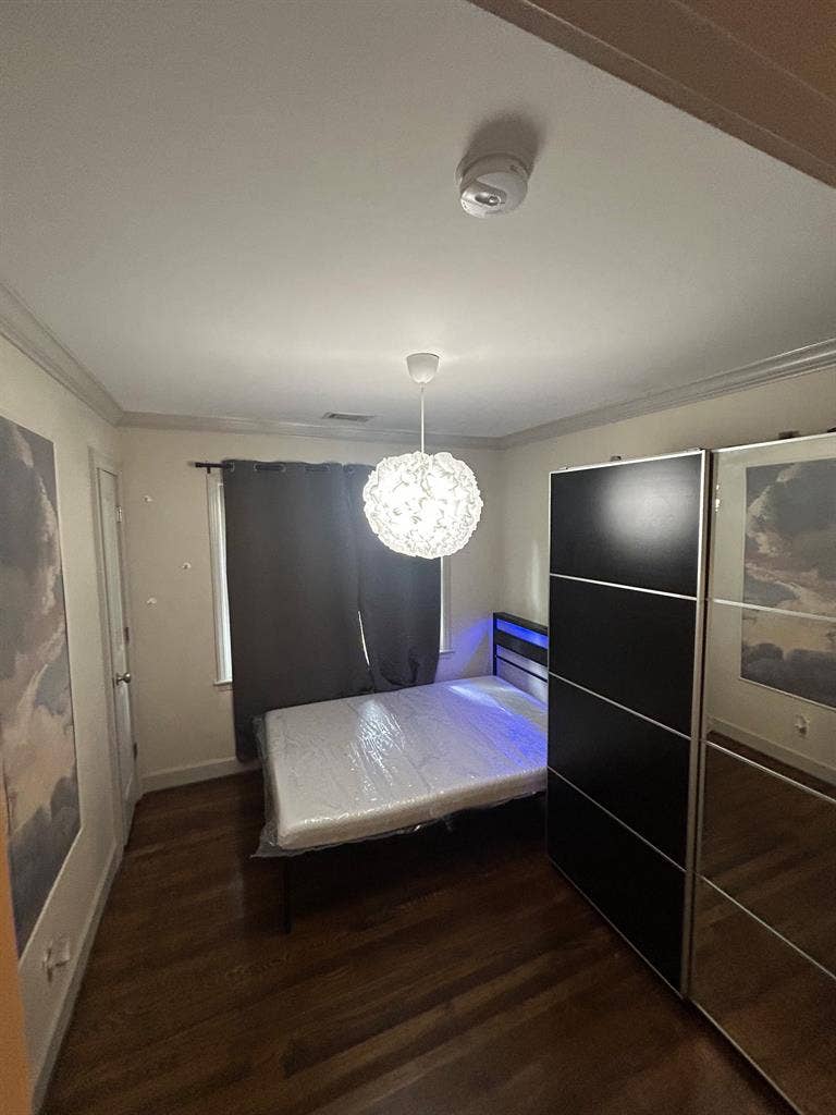 UNFURNISHED PRIVATE ROOMS FOR RENT!