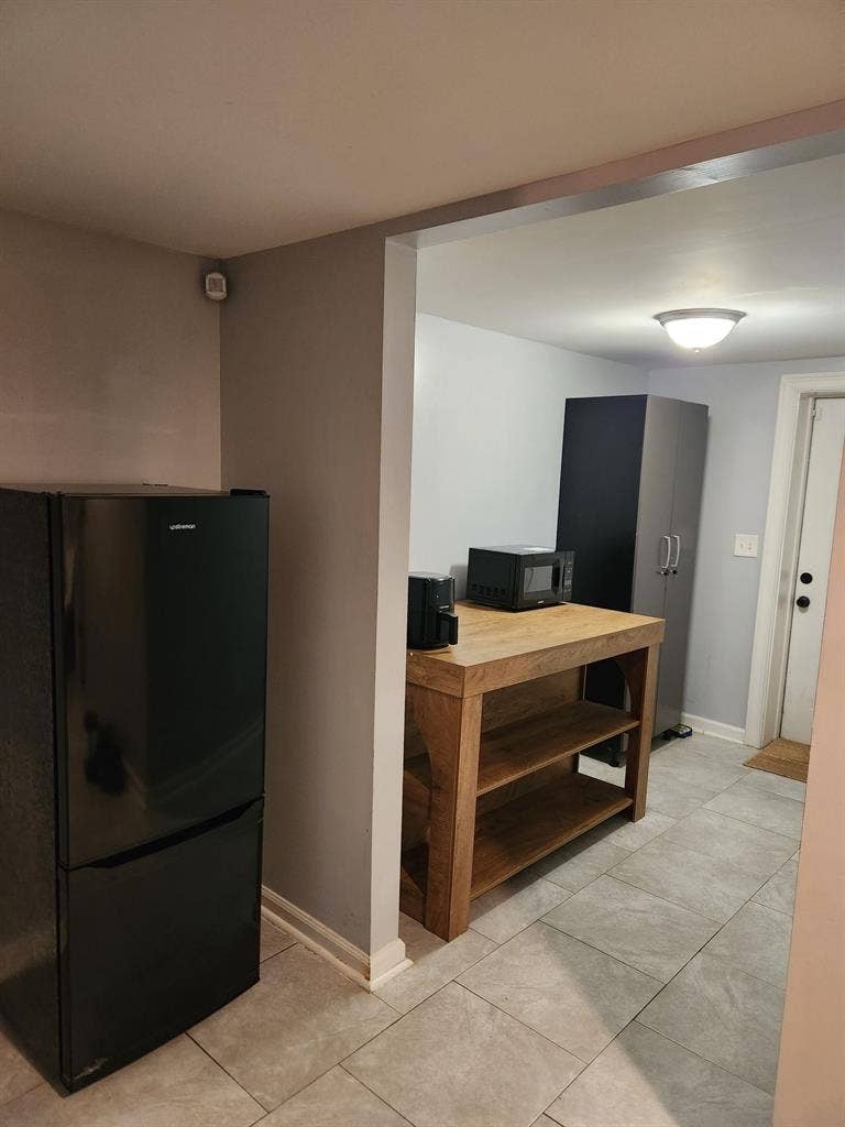 UNFURNISHED PRIVATE ROOMS FOR RENT!